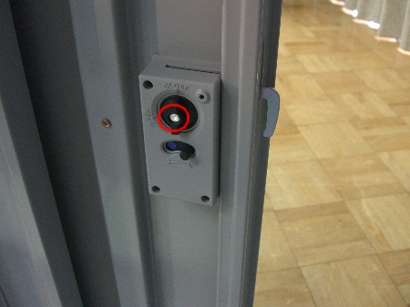 ガレーディアオプション用サイド扉の鍵を内部から撮影